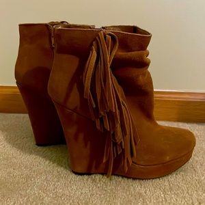 Express women’s 6.5 fringe brown wedge